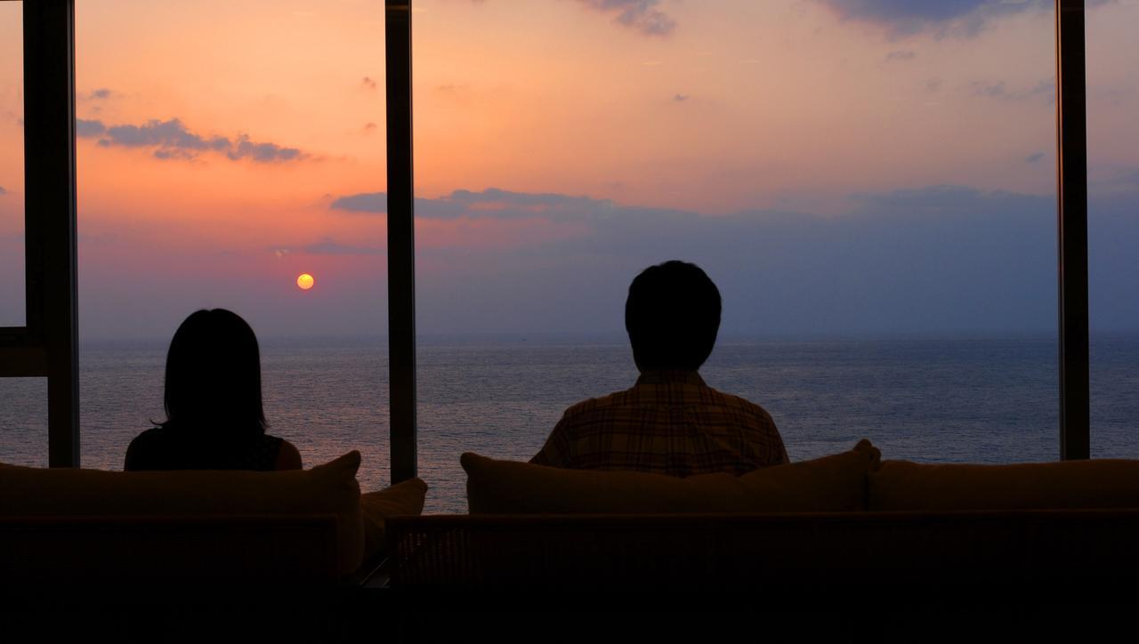 Nanki-Shirahama Marriott Hotel Exterior foto Sunset at the beach